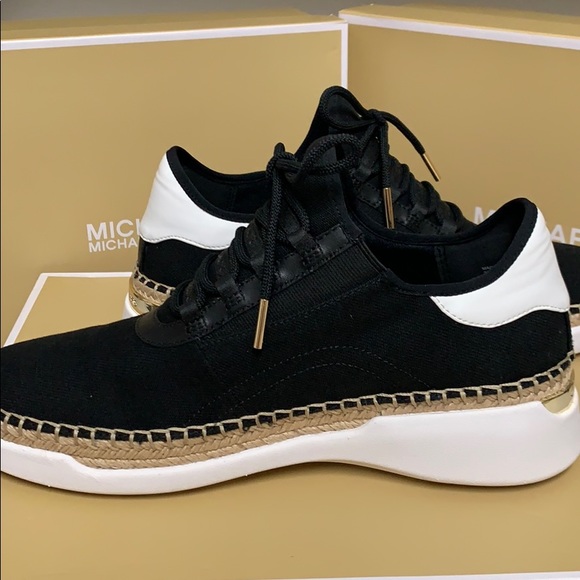 Finch Canvas Lace Up Sneakers - Picture 6 of 7